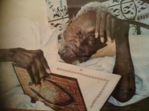 Serigne Saliou Mbacké disait: "Ma posture se résume à l’adoration de Dieu et au service de Cheikh Ahmadou Bamba"
