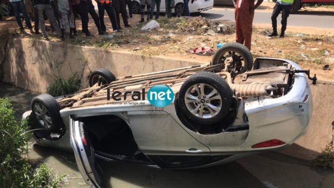 VIDEO - Grave accident au Point E, la voiture conduite par une dame se renverse dans le canal.... REGARDEZ !