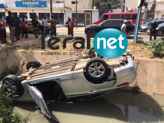 VIDEO - Grave accident au Point E, la voiture conduite par une dame se renverse dans le canal.... REGARDEZ !
