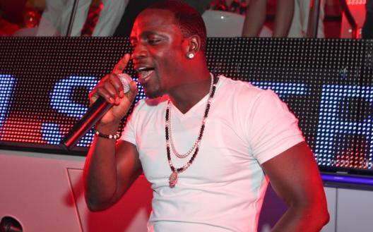 ﻿Akon fait l’objet de poursuites en justice