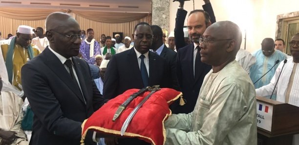 Édouard Philippe à Dakar : "J'ai un lien lien particulier avec les sabres"