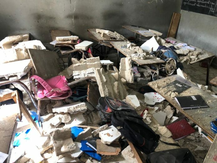 PHOTOS - "Les filaos": Les images insoutenables de l'effondrement de la dalle sur les élèves