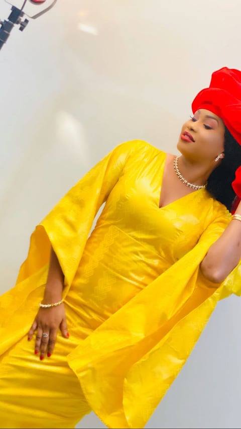 PHOTOS - Marichou Diop rayonnante en “sagnsé” Sénégalaise PHOTOS - Marichou Diop rayonnante en “sagnsé” Sénégalaise