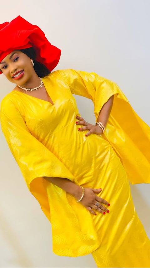 PHOTOS - Marichou Diop rayonnante en “sagnsé” Sénégalaise PHOTOS - Marichou Diop rayonnante en “sagnsé” Sénégalaise