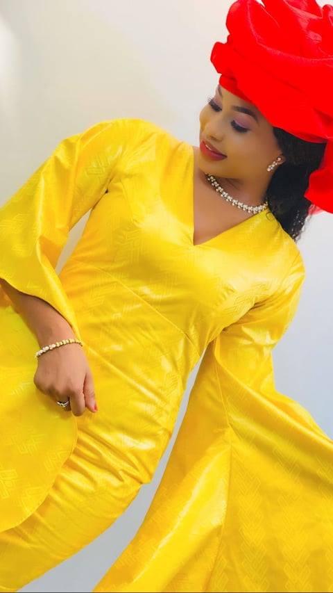 PHOTOS - Marichou Diop rayonnante en “sagnsé” Sénégalaise PHOTOS - Marichou Diop rayonnante en “sagnsé” Sénégalaise