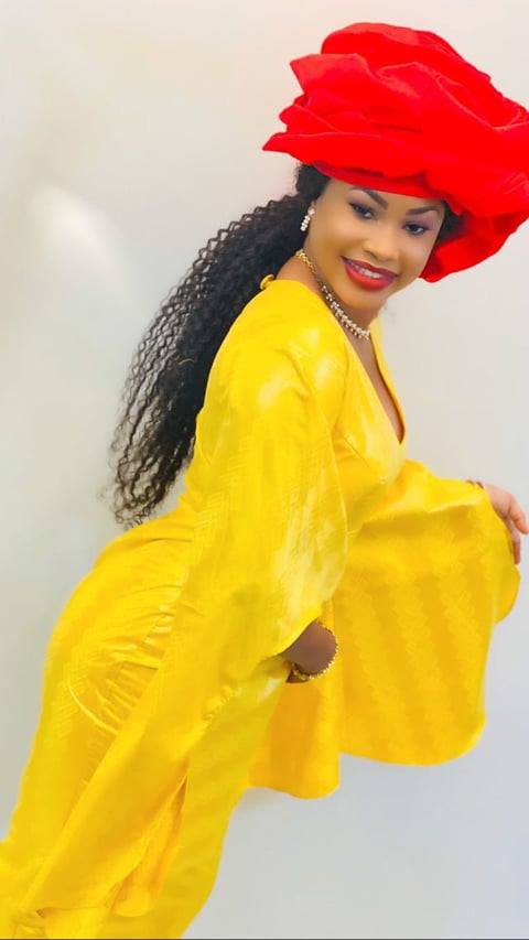 PHOTOS - Marichou Diop rayonnante en “sagnsé” Sénégalaise PHOTOS - Marichou Diop rayonnante en “sagnsé” Sénégalaise