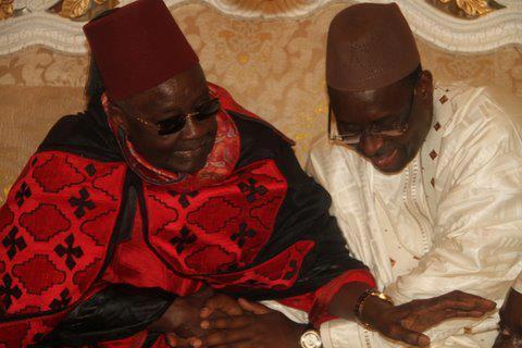 Macky Sall recueillant les prières de Serigne Mansour Sy