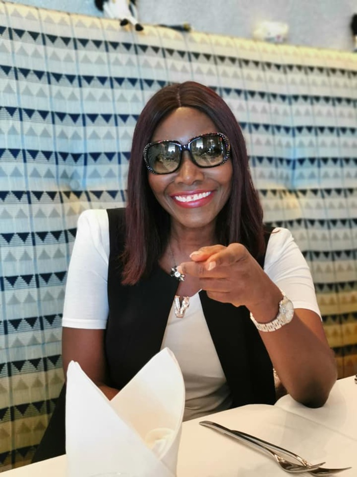 PHOTOS - Coumba Gawlo Seck en toute complicité avec ses enfants, dans un restaurant