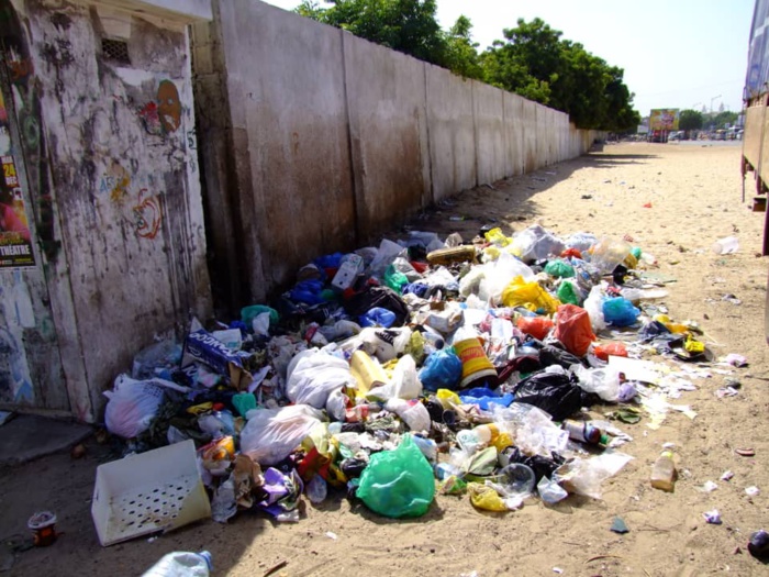 Photos: L'église Saint Maurice devenue un dépotoir d'ordures
