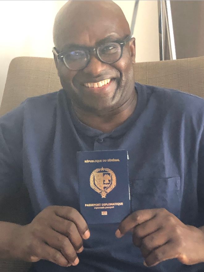 Le Sénégal offre un passeport diplomatique à l’écrivain camerounais Achille Mbembe
