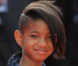 Willow Smith, le crâne rasé, affiche déjà à 11 ans un comportement de star