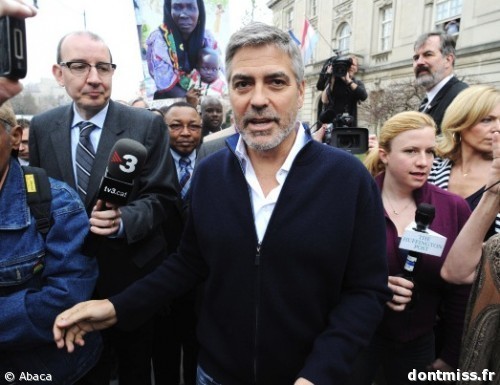 George Clooney : menotté ! la photo buzz !