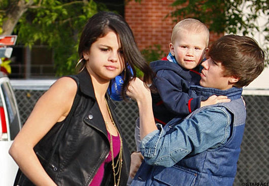 Justin Bieber et Selena Gomez jouent à papa-maman