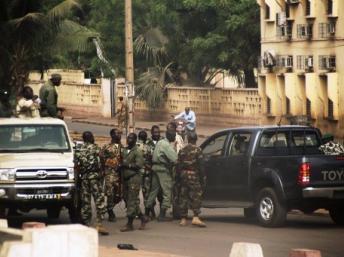 Grande confusion au Mali où le président Amadou Toumani Touré a quitté le palais présidentiel