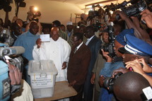 Hier les urnes ont parlé au Sénégal, et Macky SALL devient le quatrième Président de la République du Sénégal.