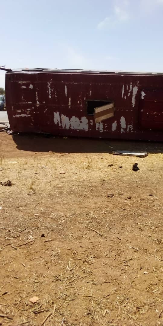 Urgent- Axe Kaffrine-Koungheul: Un bus Sénégal Dem Dikk s’est renversé et a fait des blessés graves