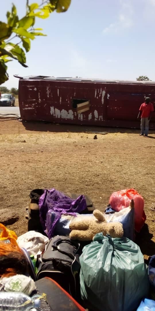 Urgent- Axe Kaffrine-Koungheul: Un bus Sénégal Dem Dikk s’est renversé et a fait des blessés graves