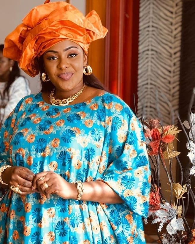 PHOTOS - L’actrice Adja enflamme la toile avec ses différentes tenues