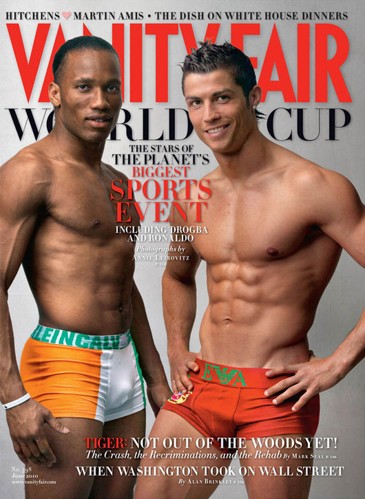 Photo de Didier Drogba et Cristiano Ronaldo qui posent en caleçon en couverture de Vanity Fair. 