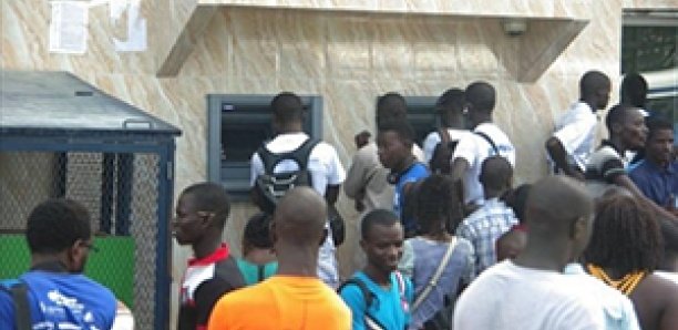 Paiement des bourses suspendu jusqu'en Février, les étudiants dans le désarroi Paiement des bourses suspendu jusqu'en Février, les étudiants dans le désarroi