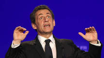 Sarkozy dénonce "la gauche caviar" et les "tartufferies" de Hollande