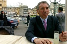 Bayrou appelle «les Français à ouvrir les yeux»