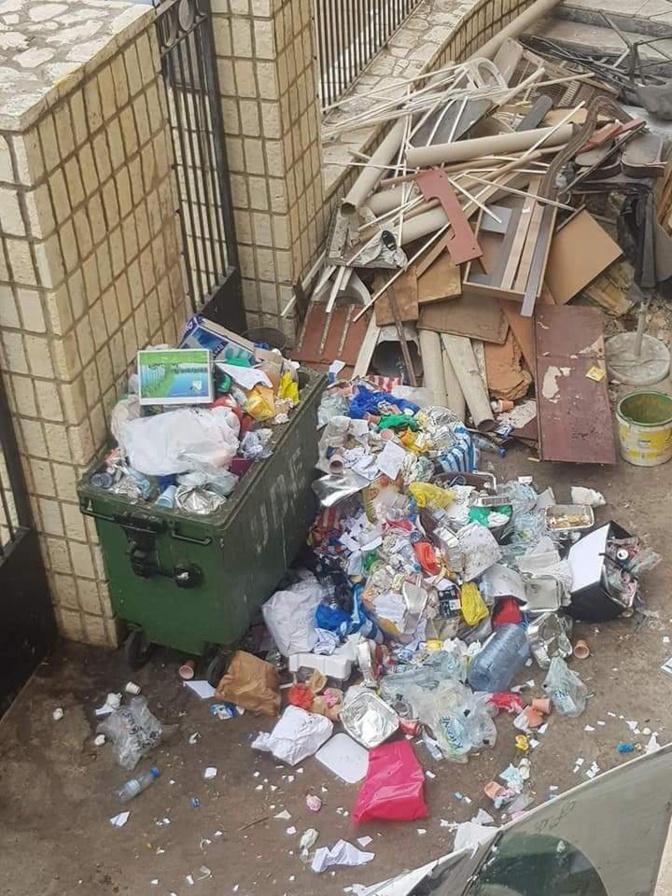 Photos: Ordures et urine inondent l'Assemblée Nationale