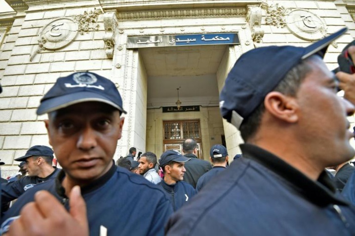 Algérie : deux anciens Premiers ministres condamnés à 12 et 15 ans de prison pour corruption