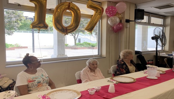 Agée de 107 ans, elle révèle le secret de sa longévité