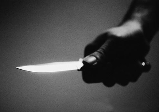 Tambacouda : Il plante le couteau dans le ventre de son ami à cause d’un statut sur WhatsApp
