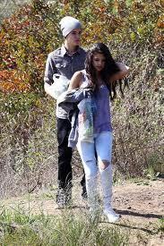 Selena Gomez et Justin bieber se sont retrouvés le temps d'un pique-nique romantique à Los Angeles le 4 avril 2012