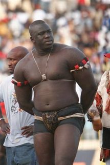[ VIDEO ]Yekini : ’’ Je n’ai pas boudé, j’ai respecté les termes du contrat’’le charme de nos relations est rompu et il sera ainsi même au-delà de ce combat " "