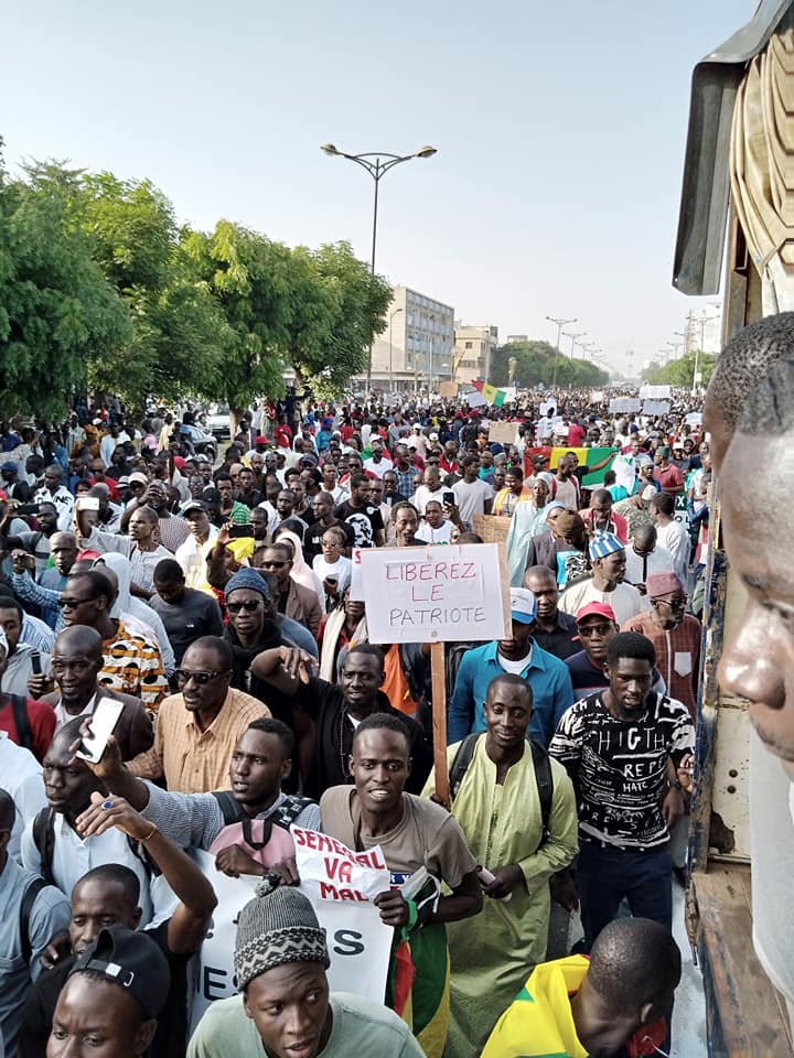 Marche contre la hausse du prix de électricité: le pari de la mobilisation réussi (images)