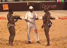 Lutte avec frappe : combat du 8 avril  Eumeu Sene VS Lac 2