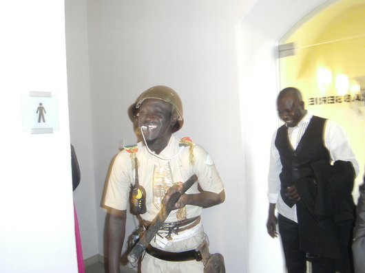 Avec le comédien Per Bu Xar, les Sénégalais de Luxembourg fêtent le départ de Wade