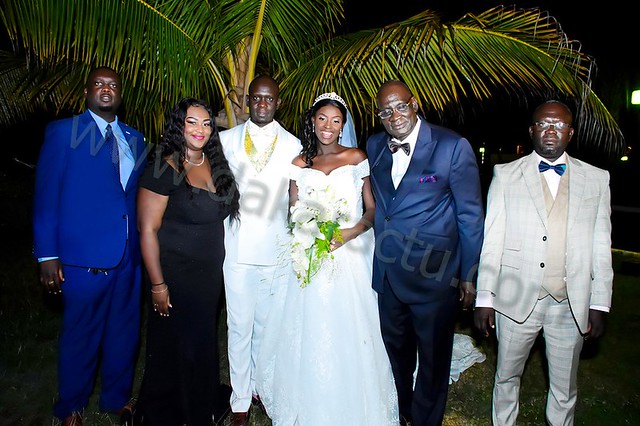 PHOTOS - Le mariage royal de Laurent Sène, DG de la chaîne d’hôtels Fleur de Lys et son épouse Aida Sène