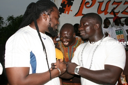 C'est la guerre des biceps entre Aladji Man et Zoss