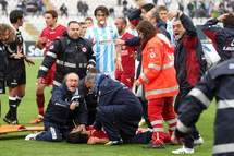 "VIDÉO"Un joueur italien meurt sur le terrain le championnat  suspendu 
