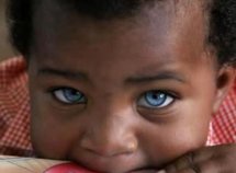 Rebeuss : un bébé retrouvé vivant dans une boîte à outils