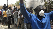 PREMIERE MANIF CHAUDE CONTRE LE GOUVERNEMENT DE MACKY 1 Bambylor à feu et à…cendres
