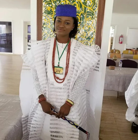 Nigeria: Taiwo Oyebola Agbona, une jeune étudiante de 23 ans intronisée reine Nigeria: Taiwo Oyebola Agbona, une jeune étudiante de 23 ans intronisée reine