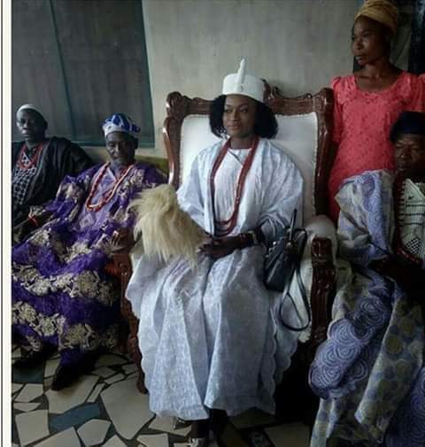 Nigeria: Taiwo Oyebola Agbona, une jeune étudiante de 23 ans intronisée reine Nigeria: Taiwo Oyebola Agbona, une jeune étudiante de 23 ans intronisée reine