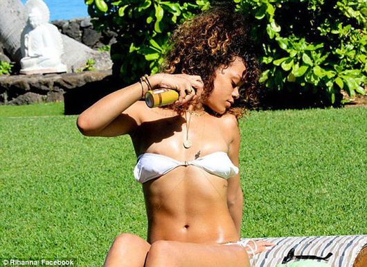 Rihanna fait monter la température (PHOTOS)