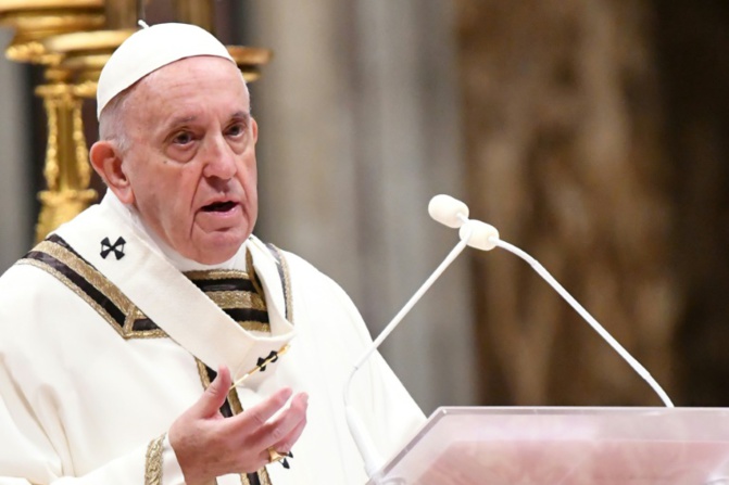 Messe de Noël: le Pape François célèbre l'amour "gratuit"