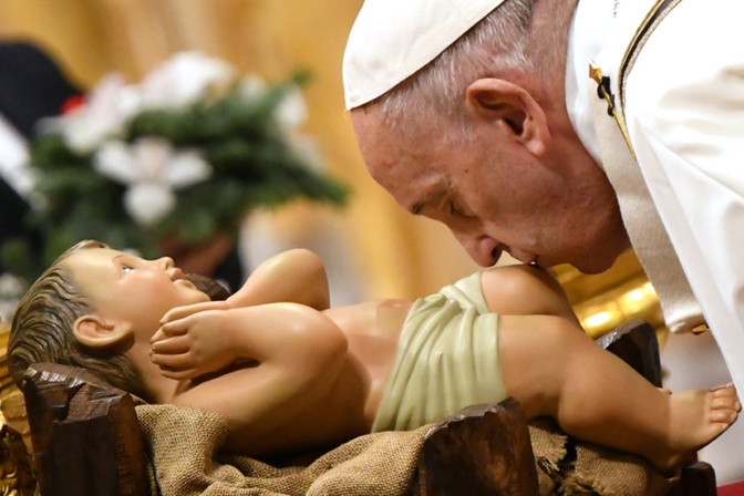 Messe de Noël: le Pape François célèbre l'amour "gratuit"