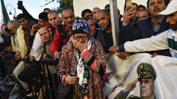 L'avenir de l'Algérie en question le jour des obsèques d'Ahmed Gaïd Salah