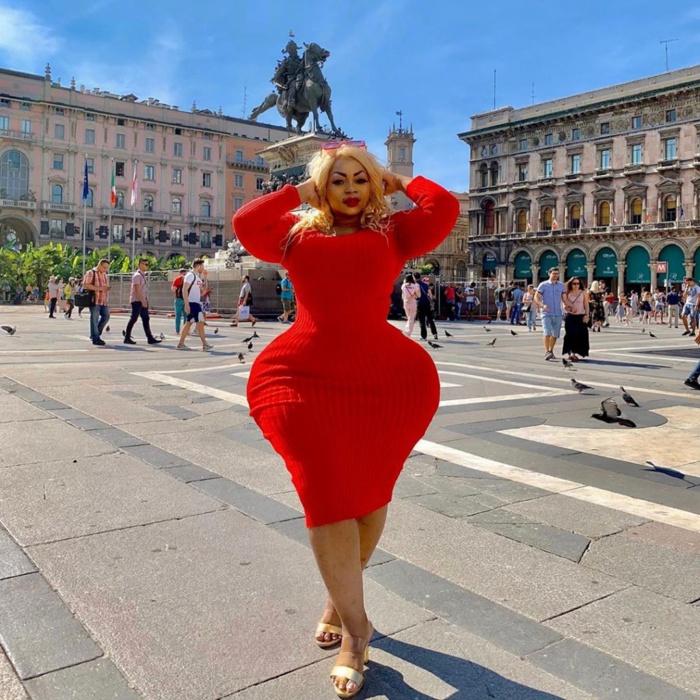 PHOTOS - En visite à Rome, la Bombe Eudoxie Yao au top de sa forme