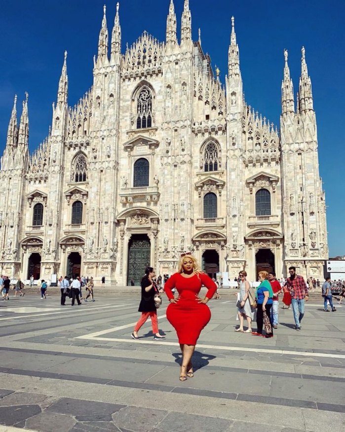 PHOTOS - En visite à Rome, la Bombe Eudoxie Yao au top de sa forme