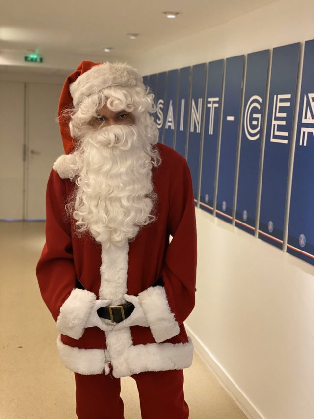 PHOTOS - Neymar en hippie, Messi en pyjama, Mbappe déguisé: Le noël (insolite) des footballeurs