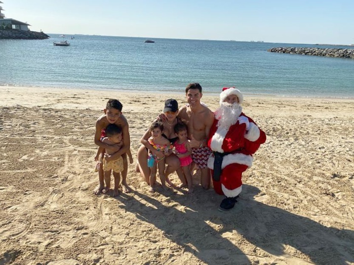 PHOTOS - Neymar en hippie, Messi en pyjama, Mbappe déguisé: Le noël (insolite) des footballeurs